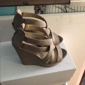 Chinese Laundry Tan Wedges